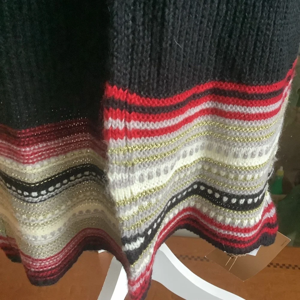 Fownes NWT Black Rectangular Winter Scarf with Striped Ends